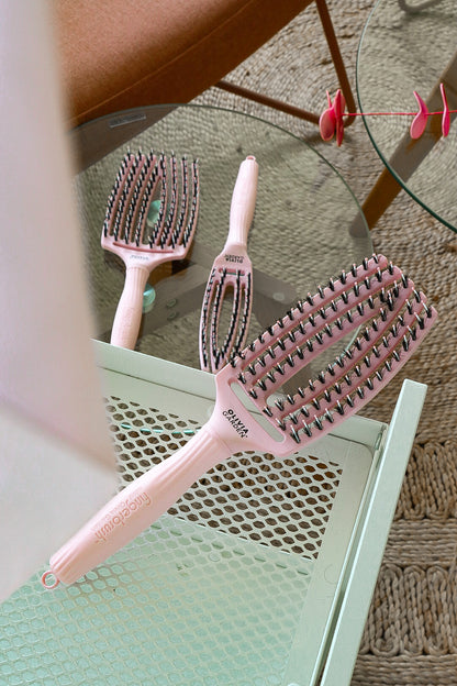 Olivia Garden Fingerbrush Boar & Nylon Pastel Pink – Display Profesional cu 12 Perii pentru Descurcare Ușoară și Strălucire Naturală