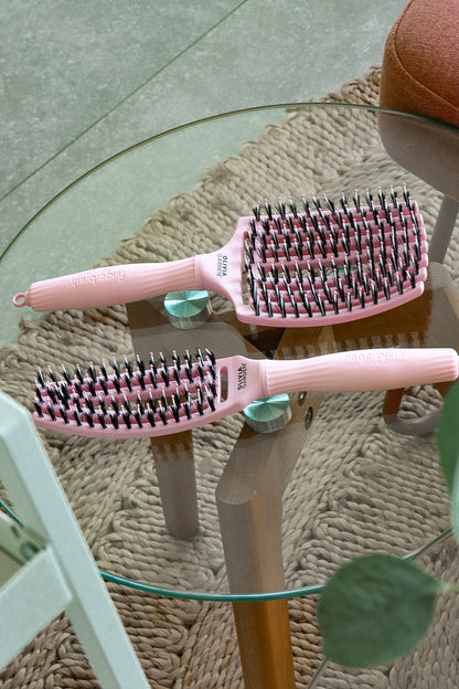 Olivia Garden Fingerbrush Boar & Nylon Pastel Pink – Display Profesional cu 12 Perii pentru Descurcare Ușoară și Strălucire Naturală