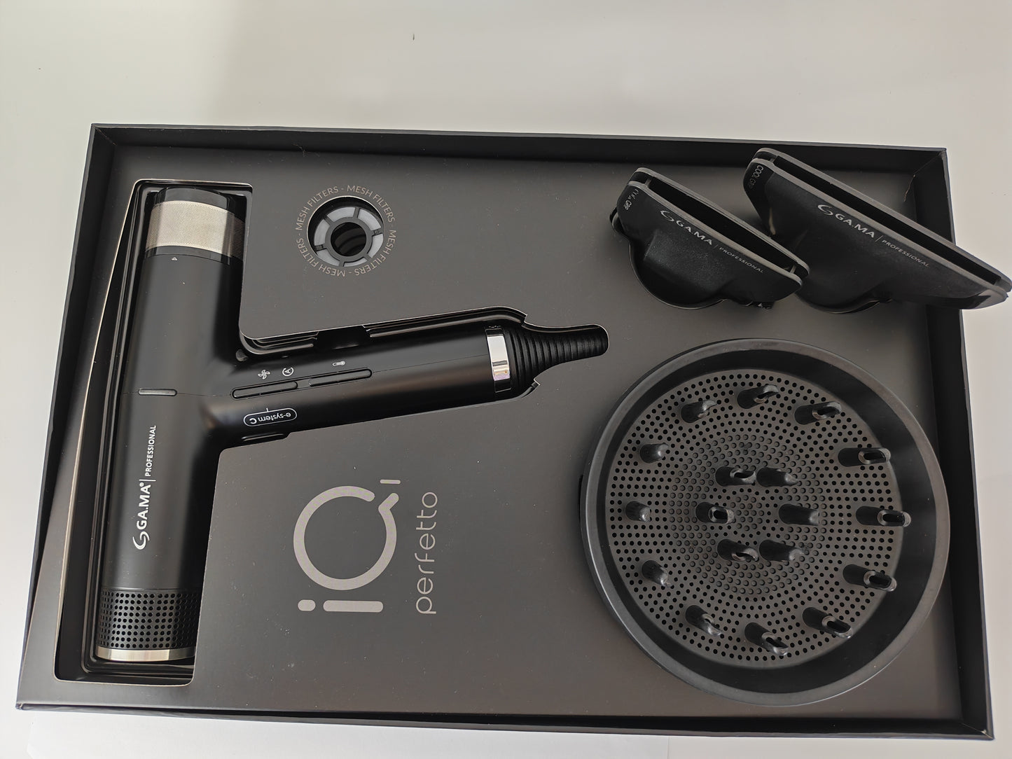 GA.MA iQ 1 Perfetto– Uscător de Păr Profesional Ultralight cu Motor Digital Brushless, Tehnologie Oxy Active și Funcție Auto-Clean, 294g RESIGILAT