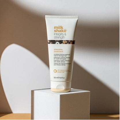Milk Shake Integrity & Strength – Tratament intensiv pentru păr deteriorat, cu keratină, uleiuri prețioase și efect anti-frizz, 200 ml