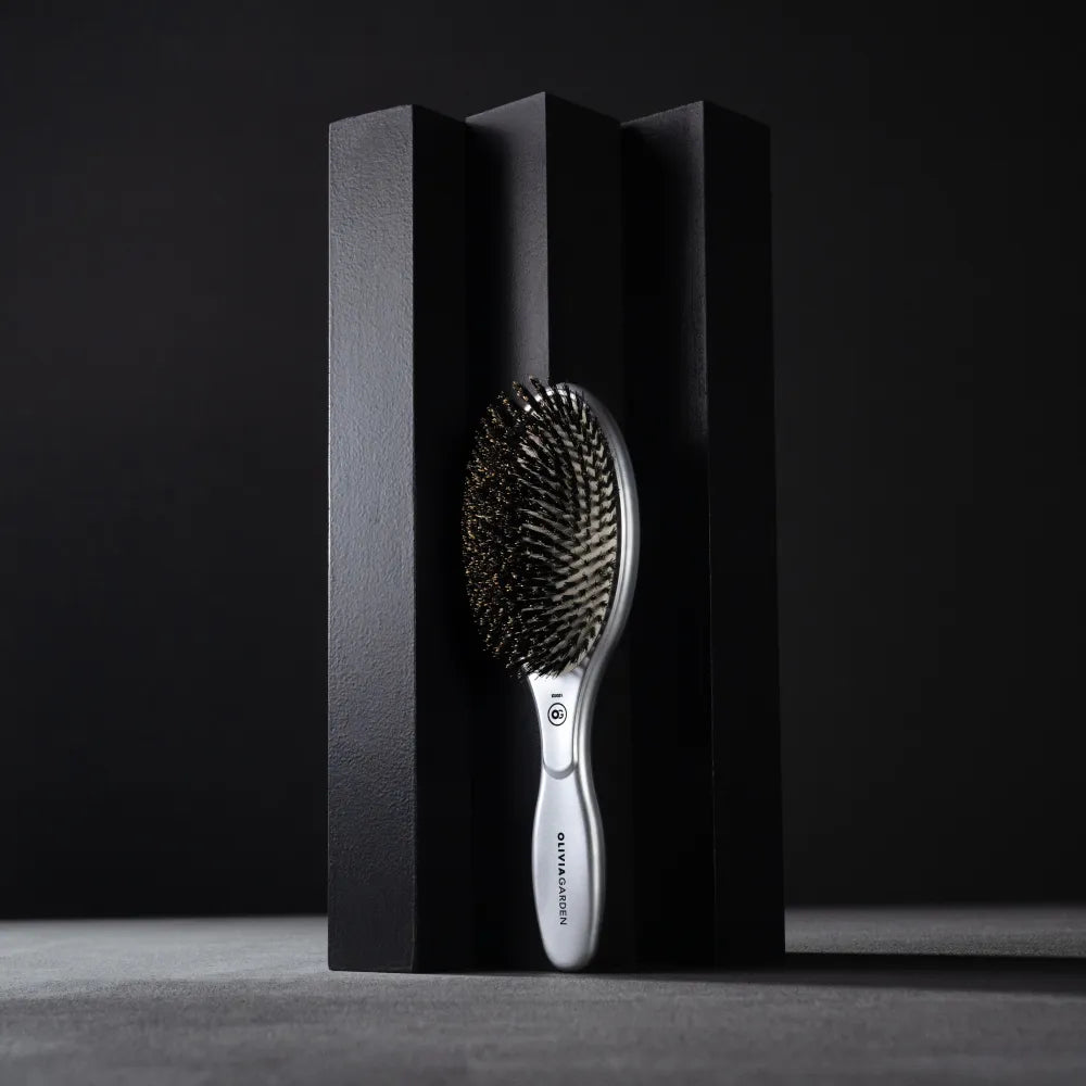 Perie profesională Olivia Garden Expert Care Oval Silver cu peri naturali de mistreț pentru strălucire și îngrijire